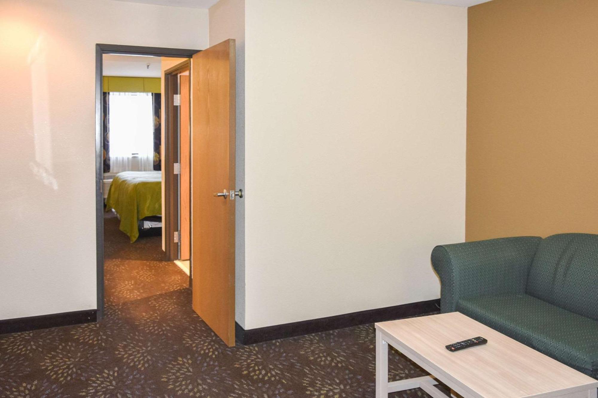 Quality Inn & Suites Brooks Louisville South Exterior foto